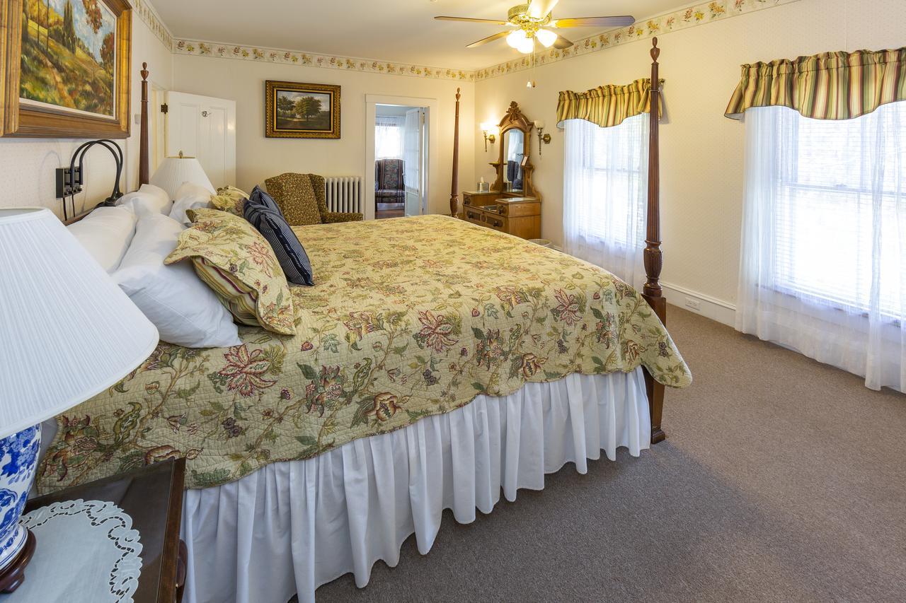 Deluxe King Suite